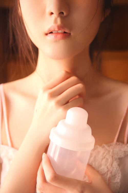 Kaiyun APP-在对阵雄鹿的比赛中,库里展现“神射手”本色,四节投中9个三分,砍下44分!